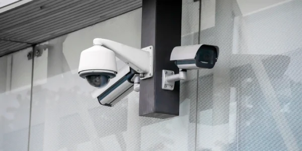 best-security-cameras-phoenix-dome-bullet-exterior-mount Best security cameras for Phoenix businesses mounted on exterior commercial building